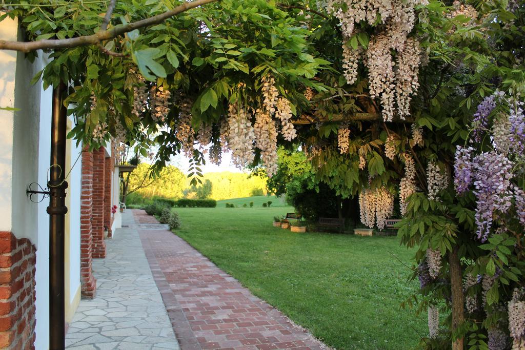 Guest House La Carolina Tigliole Екстериор снимка